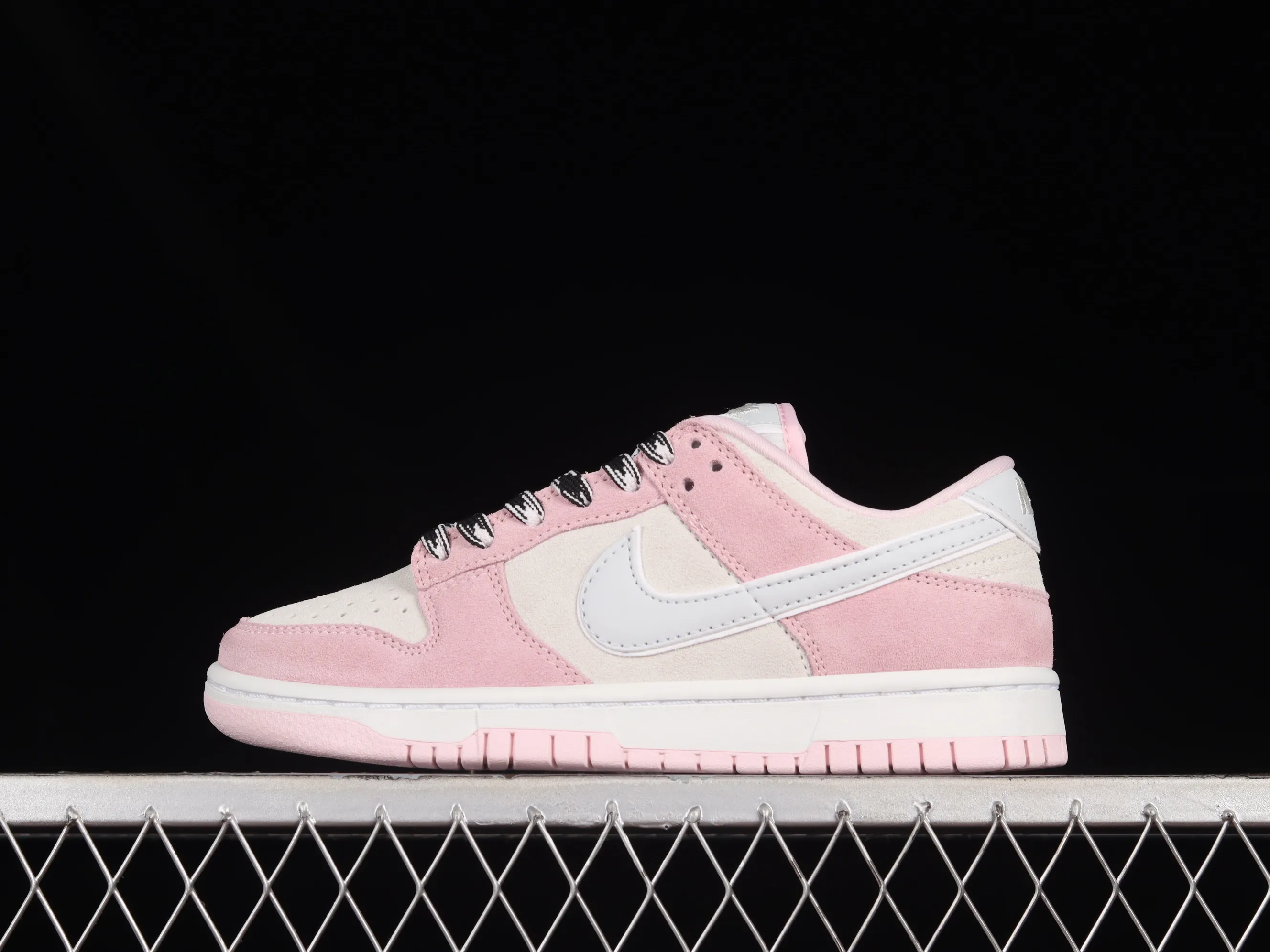 All categories Nk SB Dunk series Nk SB Dunk Low low-top sneakers Nk Dunk Low "Pink Suede" pink and blue color SB dunk series low-top casual sports skateboard shoes DV3054-600